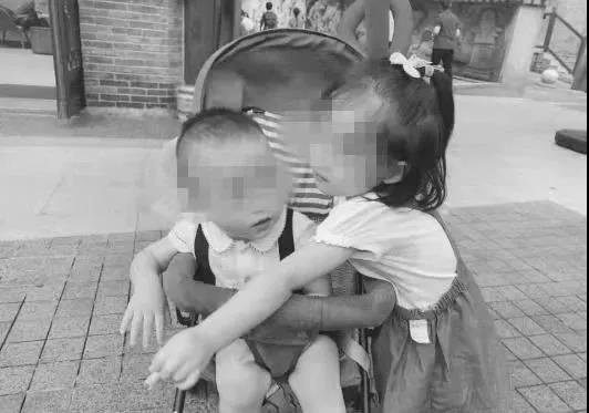 悼念“重庆幼童坠亡事件”中的姐弟，孩子一路走好！