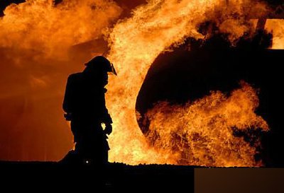 纪念所有在天津塘沽爆炸事故中牺牲的同胞